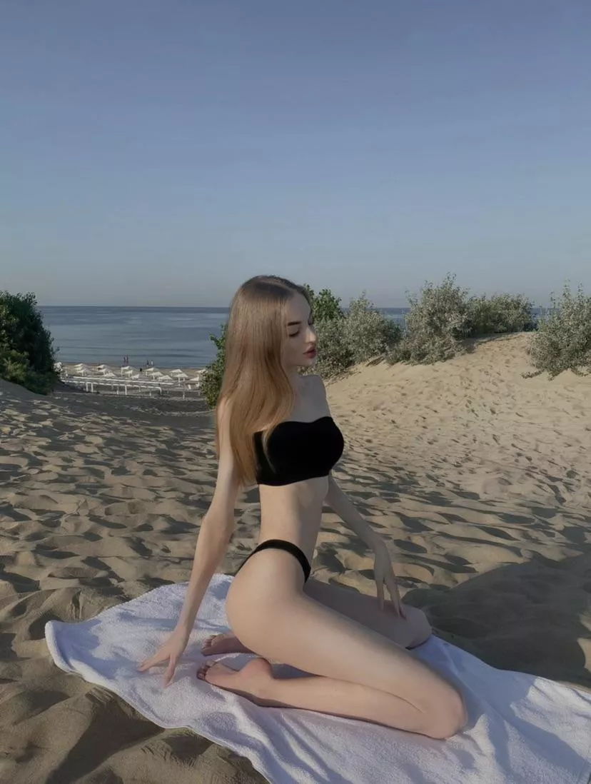 hey✨I’m a cute skinny girl✨free link in bio posted by itselina