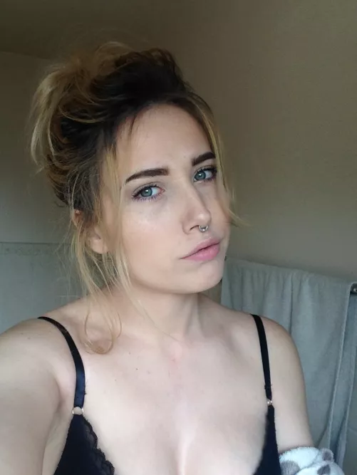 Heyy, who's horny? 💦👀 by truthkisses4