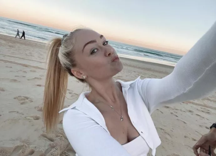 Hi, 19 year old bi girl, trib me or trade ur gf/wife to see more x by Comprehensive-Box457