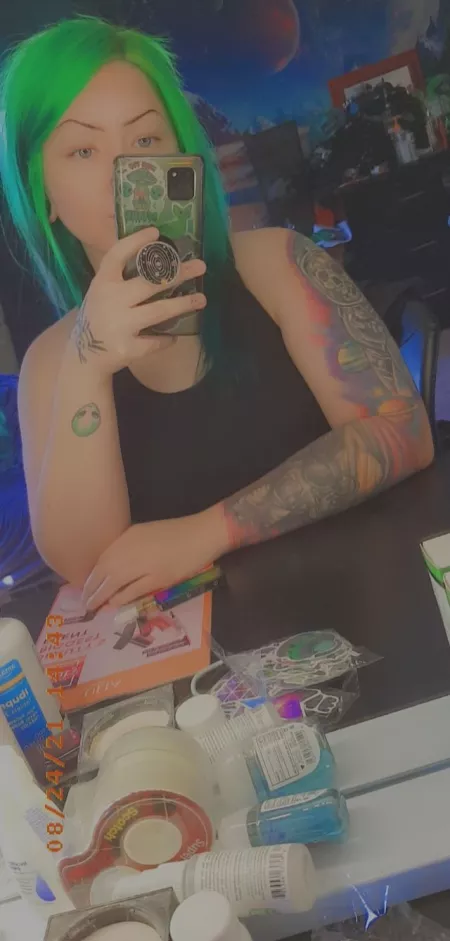 Hi 🥰💚 by savethewitch_