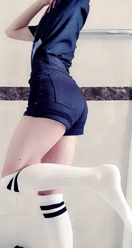 Hi 🥺🥺 by SkillfullLadder