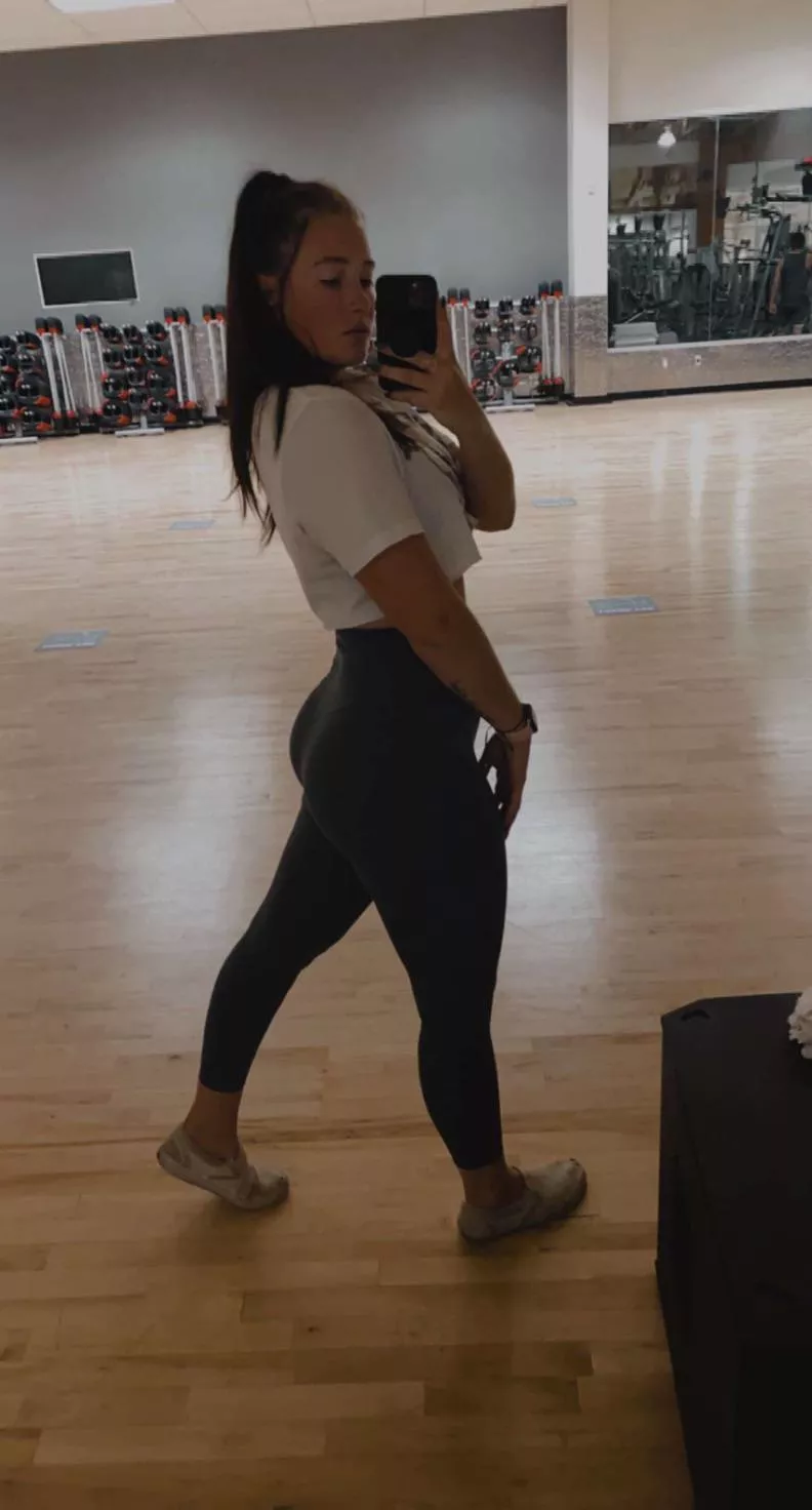 Hi☺️ posted by Maddie_D_Baddie