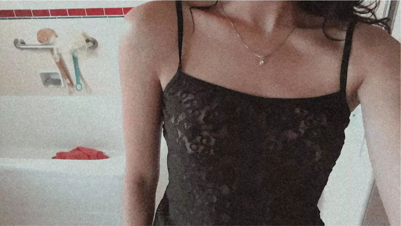 Hi 🙈🖤 posted by hissyfit620