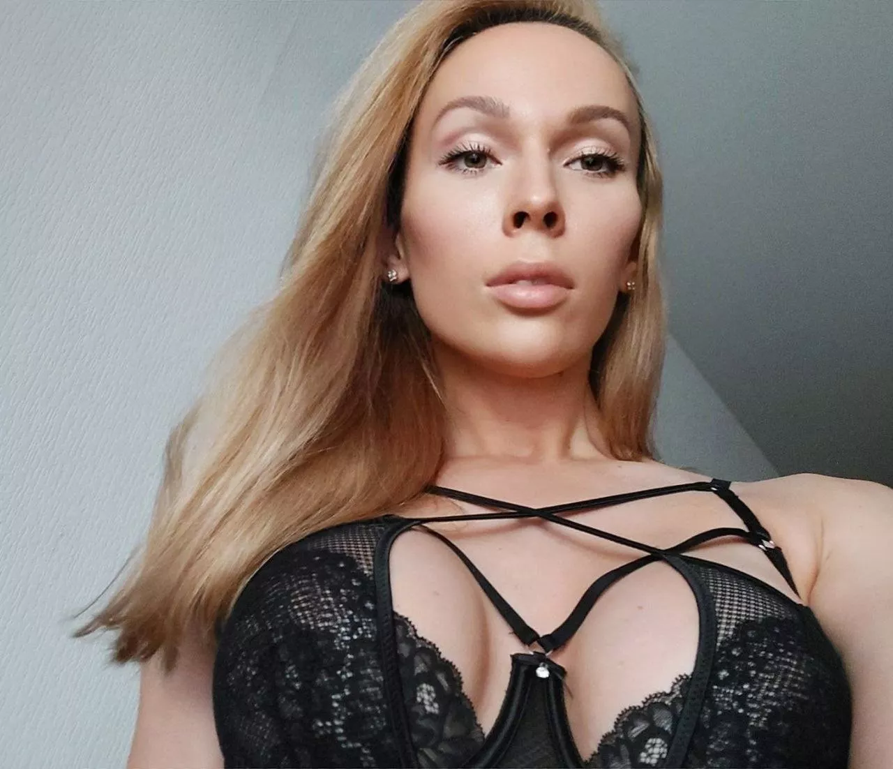 Hi🔥😈 posted by lia_sky