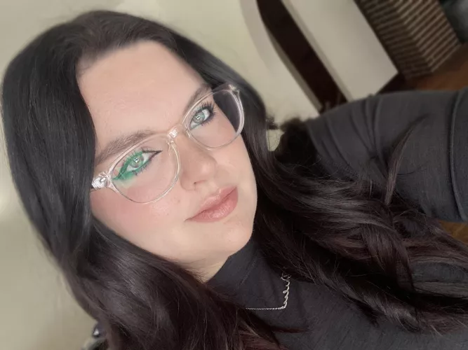 Hi 🖤 by thebellajade