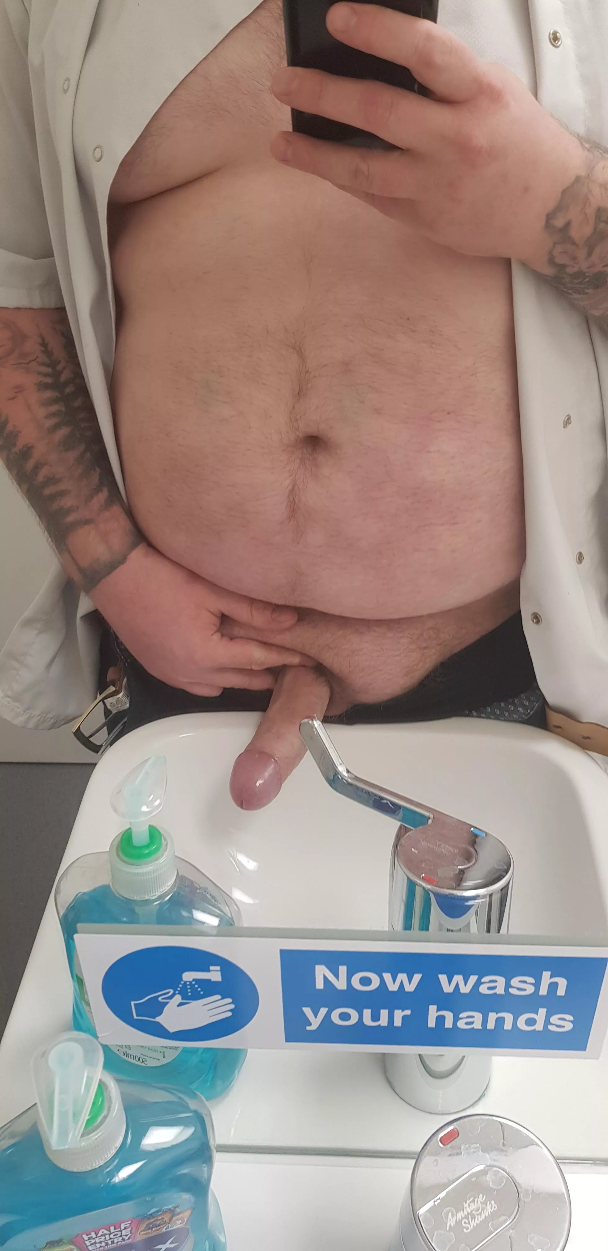 Hi😅 posted by beardednchubbyguy