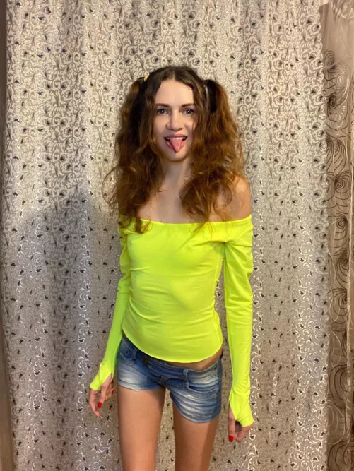 Hi 🤪💚✋ by shiny_miya