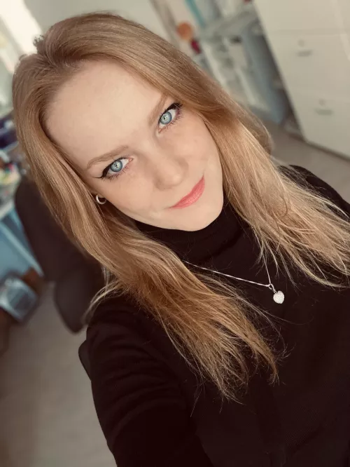 Hi 🦊 by os-sesamoideum