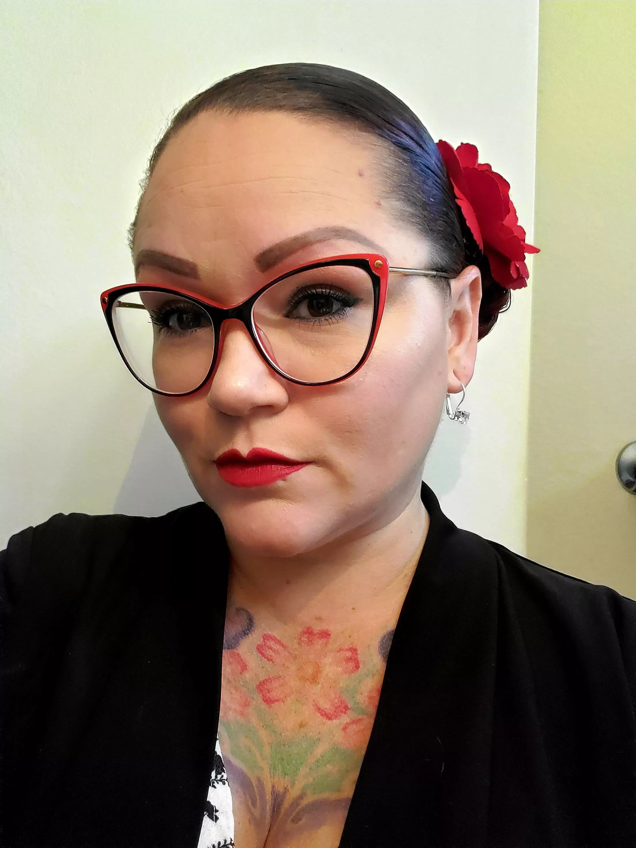 Hi all. 👋 posted by scarletblush18