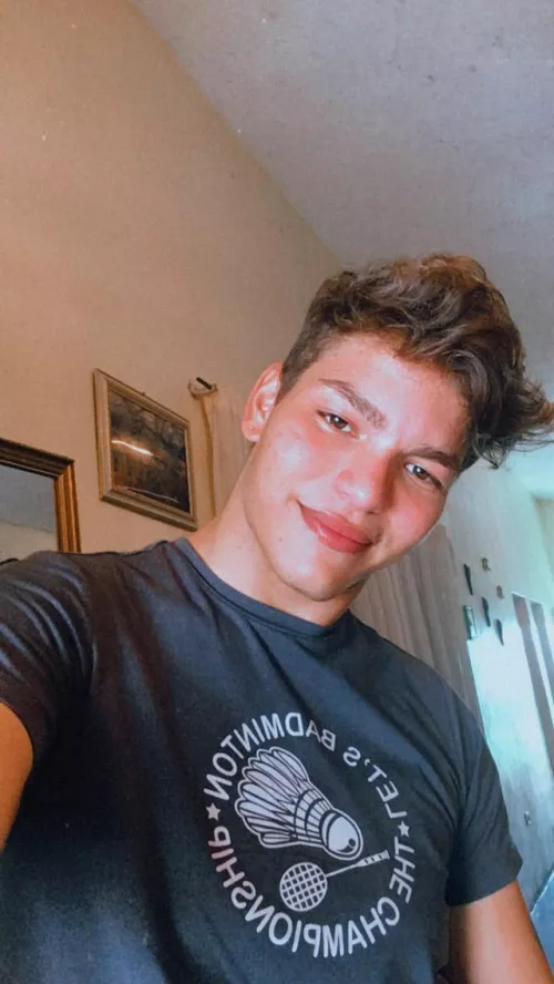 Hi anyone want to talk to me?😳 by Alexandeer20