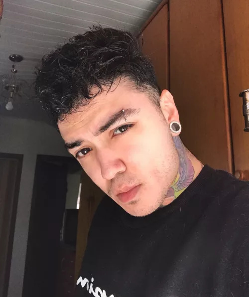 Hi by Nathandamiani_