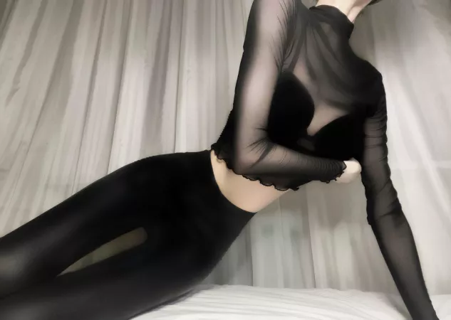 hi bb! do you like these shiny leggings? by itselina