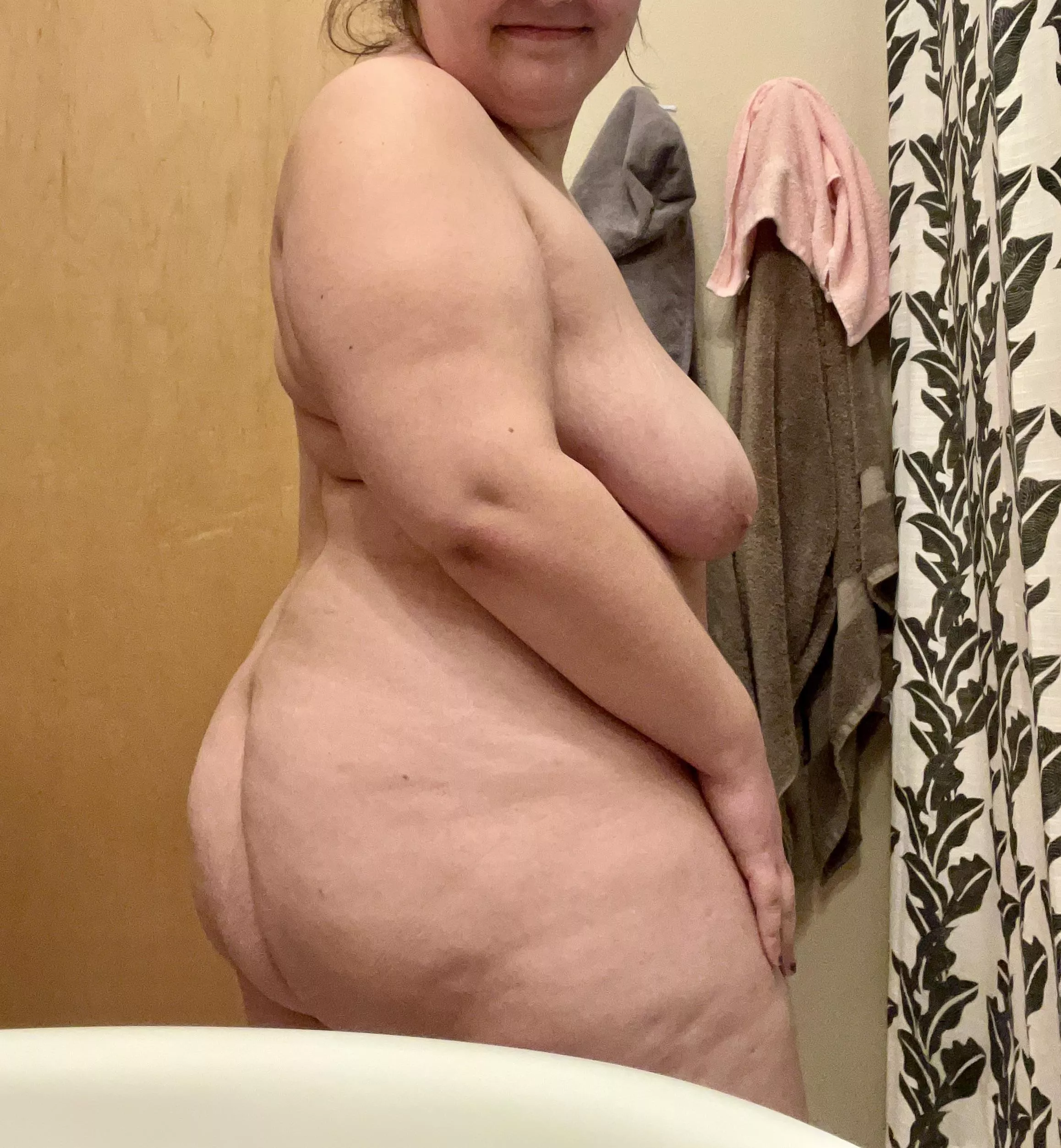 hi boys ☺️ posted by bellagirl22