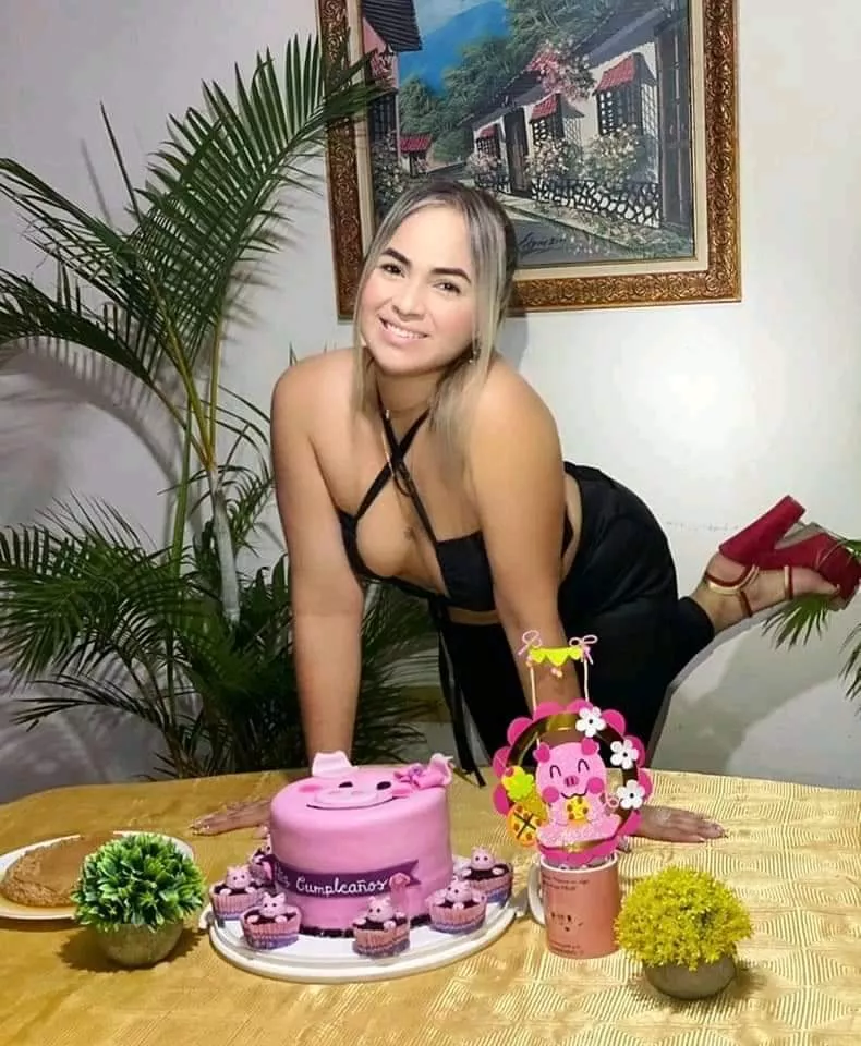 Hi daddy would you like to see me bust Come and feed me 😋😋 Find me on Kik: GabyFat posted by Gabyfat