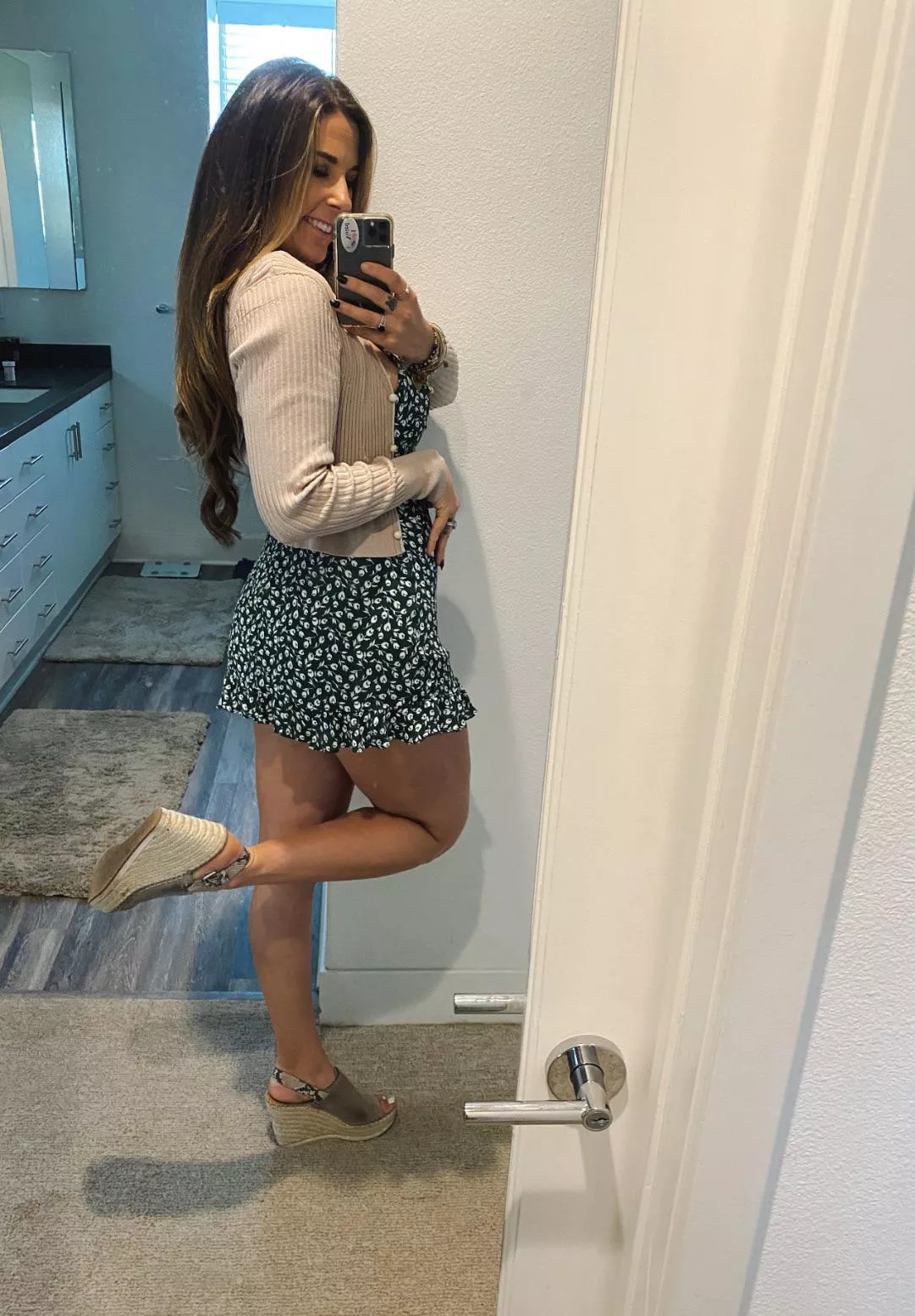 hi daddy...come say hi to see what’s underneath😉 posted by DanielleAlexandria