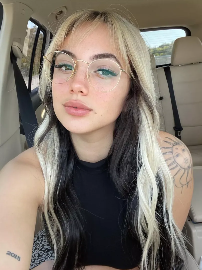 hi ❣️ posted by NikaVenom