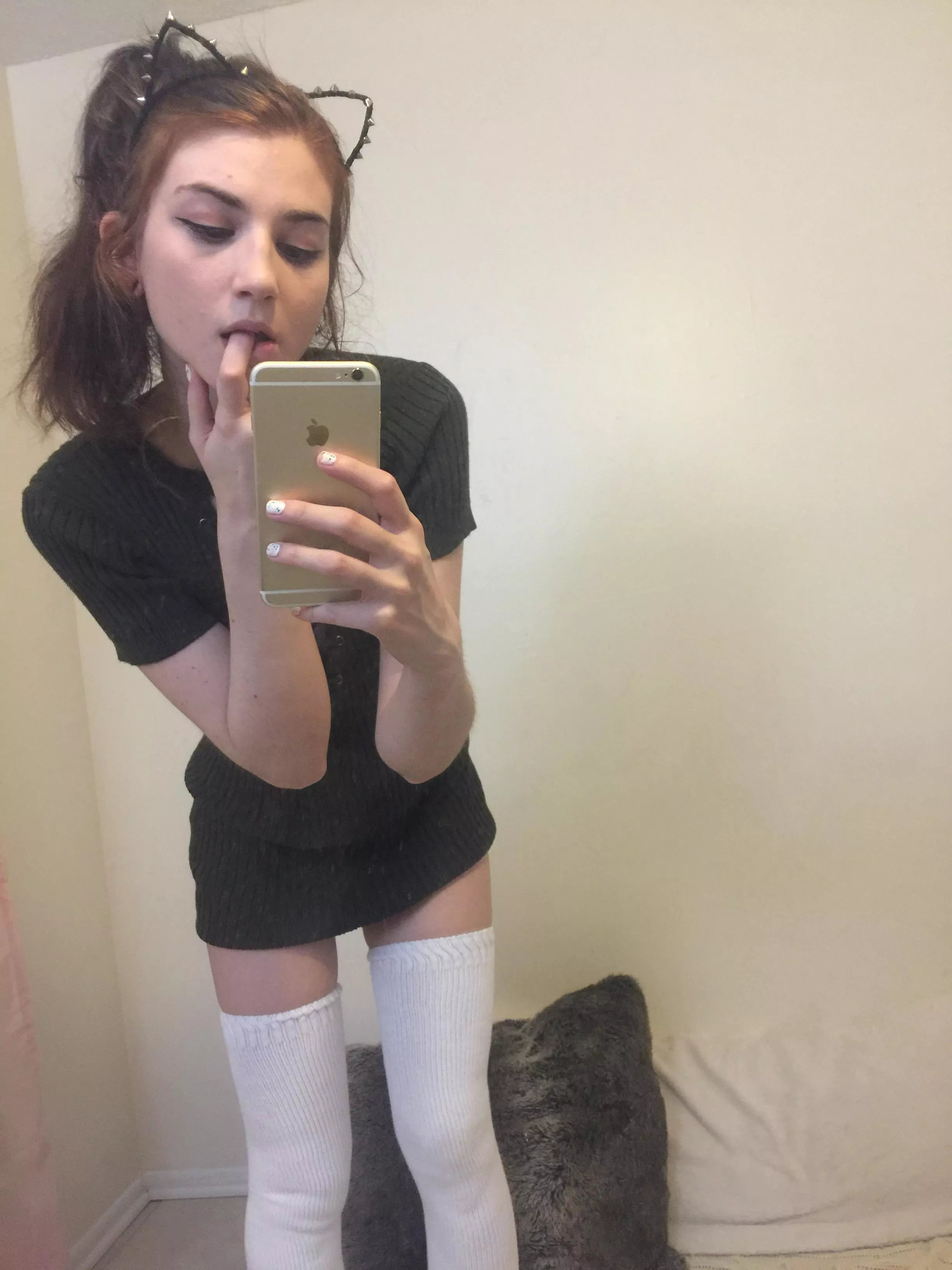 Hi DM on k1k: aliecooper15 need someone to have fun 😘 posted by Aliecooper