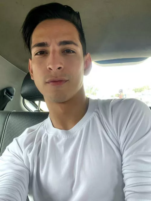 Hi 😁😊 by Mikey_Inf