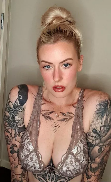 Hi everyone 😘 by deebee_27