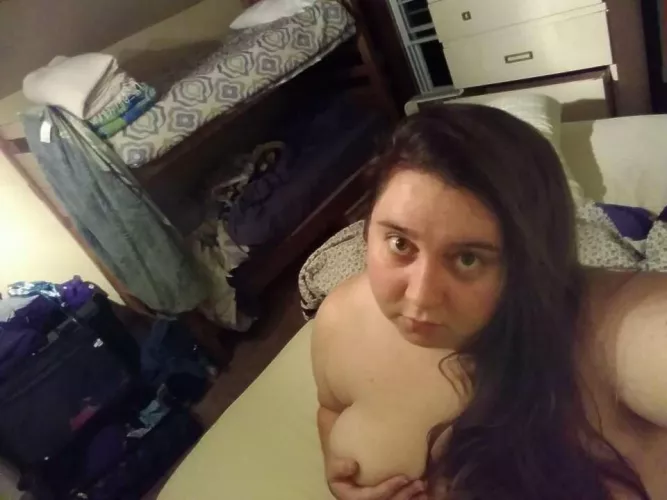 Hi everyone by hillarys_cameltoe