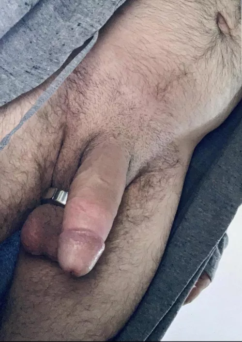 Hi. Feel free to say hi back if you like my thick dick. by thicc_n_hard