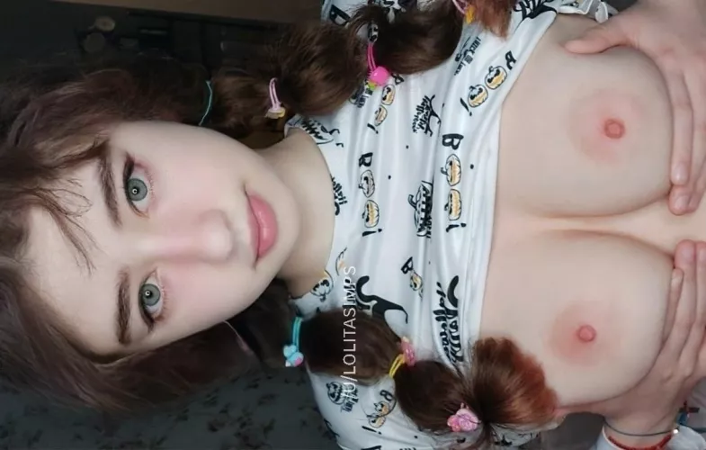 Hi! Feeling pretty sad today, hope your days going well 💗 by lolitasimps