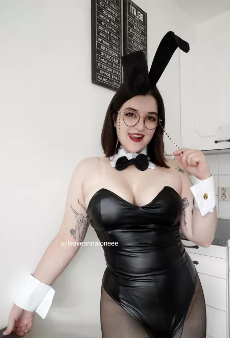 Hi! First post here, nice to meet you by leaveannaloneee