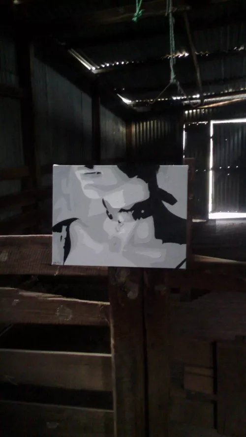 Hi folks. I paint but have been finding it difficult to find models locally. If you would like to pose for a painting please message. We can discuss the pose suited for you and you only need to do a pic, the painting can be done from a pic. Im thinking r by candlecart