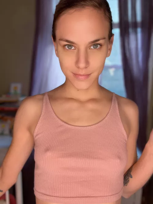 Hi! From a braless petite by toadlipz85