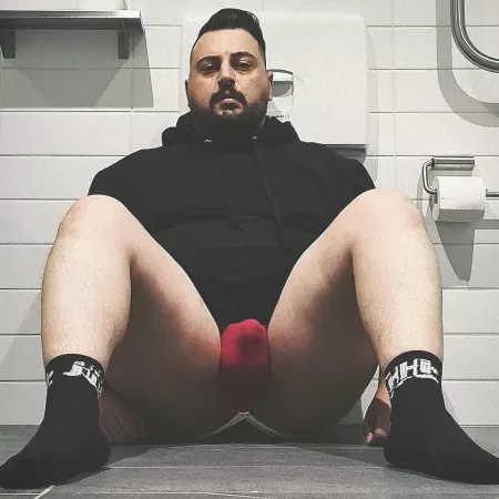 HI GUYS! 33 year old horror obsessed bear from Sydney, Australia! by bubba03087