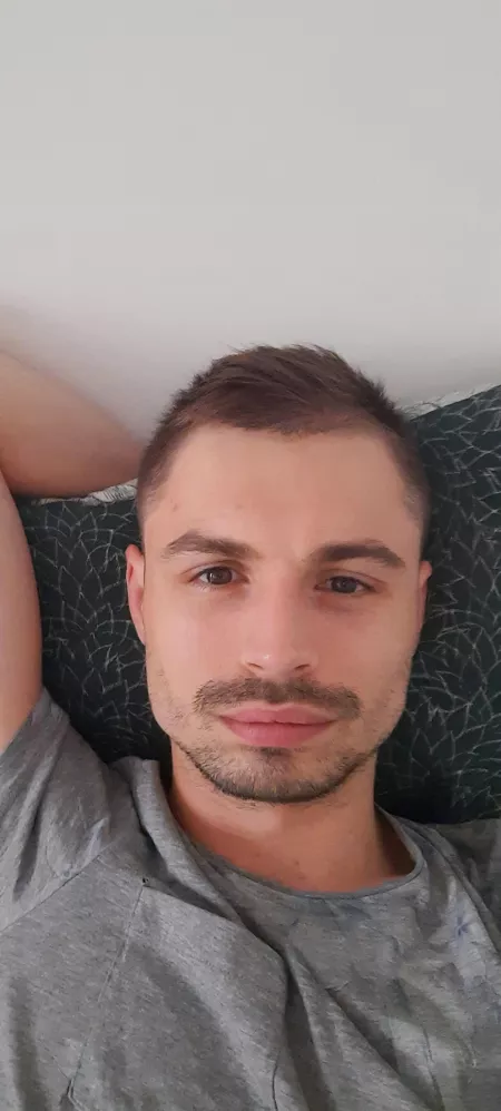 Hi guys ! I love to hug by Uncutguy90