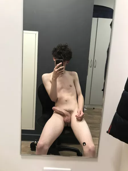 hi guys!!! 🥺☺️ by Altruistic-Ad1721