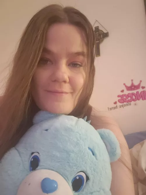 Hi! Hope everyone is having a good night. by Constant_Butterfly54