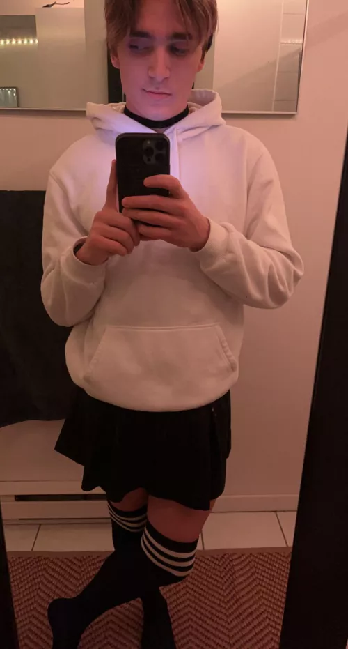 Hi 👋I just got my new outfit after discovering that I’m a femboy ! 😍 Please rate my pic !🥰 by Pretend_Property_146
