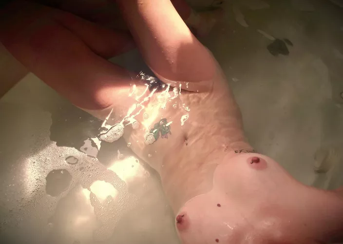 Hi! I like to play with light and water and weird angles. Sometimes all at once 🙂 by nobodyowens13