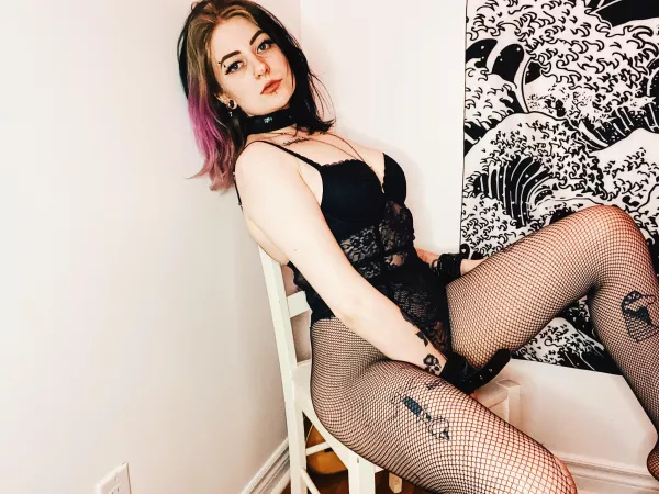 Hi✨ I’m new to the Reddit community so here’s a picture of me collared up 💕🥺 by Rainb0w0ct0puss