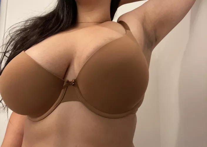 Hi I’m new to this sub so let me know what you think! by BigTittyBella