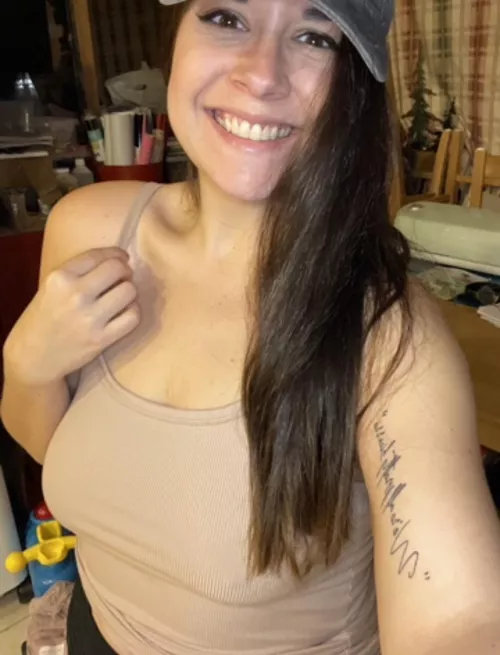 Hi I’m Shelbie! A free spirit who hates bras. by Bella1192