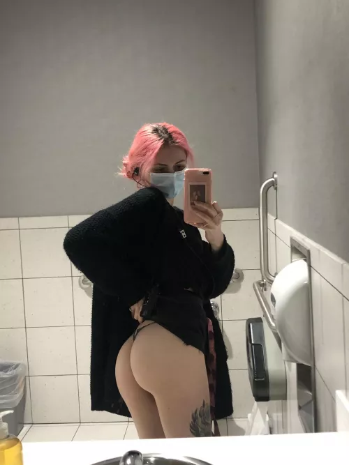 hi it’s me, your fav 🖤 by missflorafauna