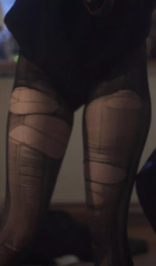 Hi it’s my first post should i post more? 🖤 by Mommydomgfuwu