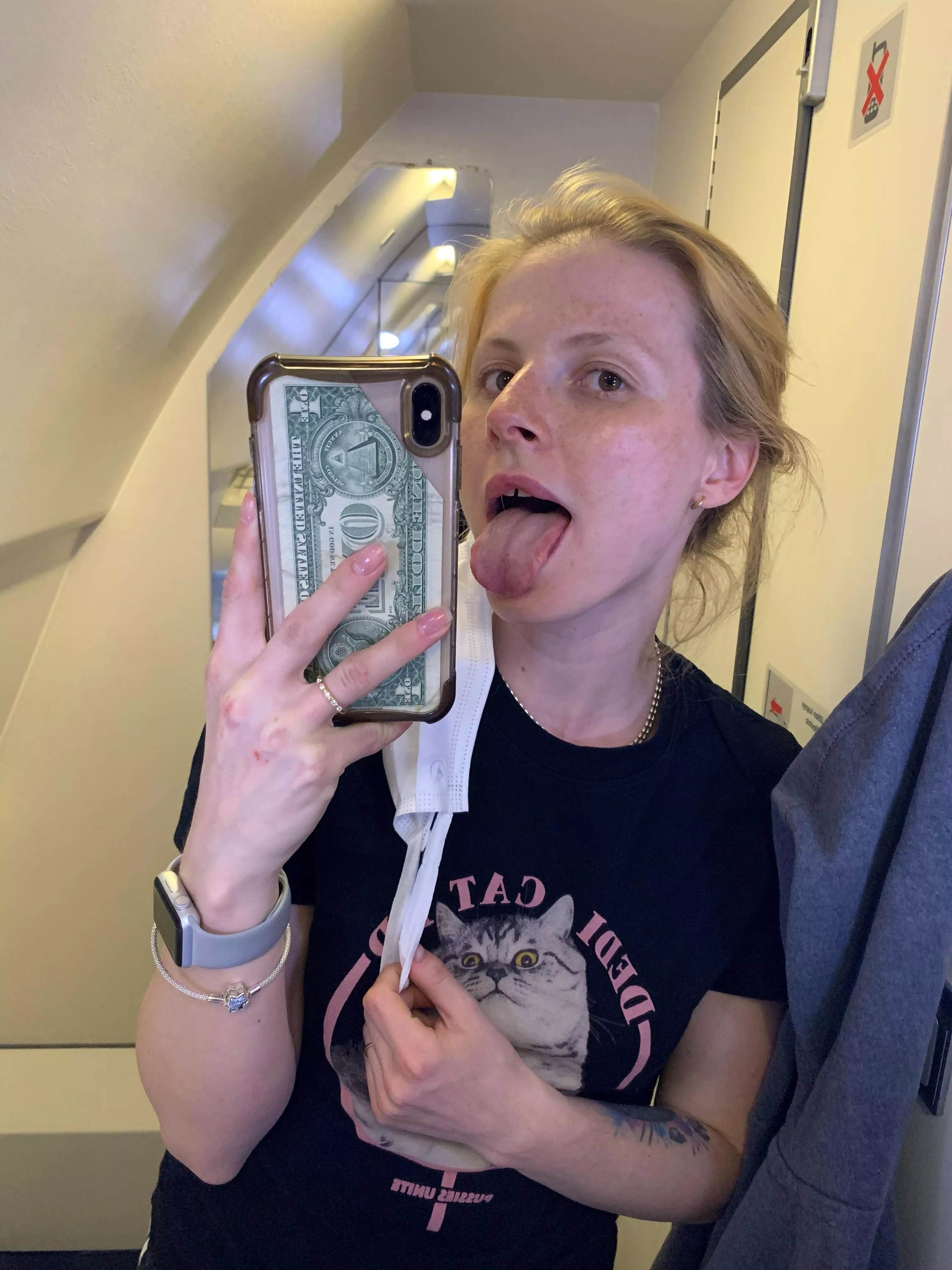 Hi! It’s selfie time [f] posted by Takha_Filatova