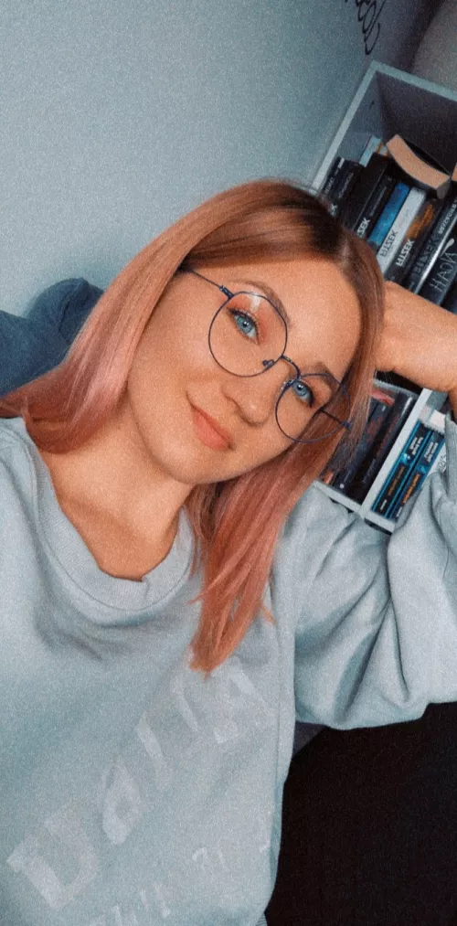 Hi my friends by Thicckkpanda