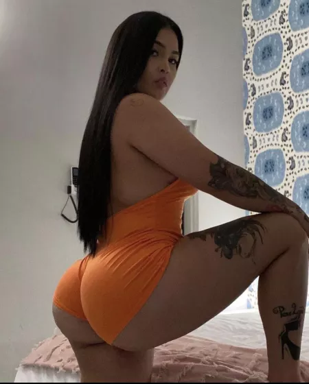 Hi, my name is Cristal, I'm 22 years old and I'm looking for a sugar daddy who makes me feel good, write me I'm hot $$$$🔥😈😈😈 by Cristalanderson2