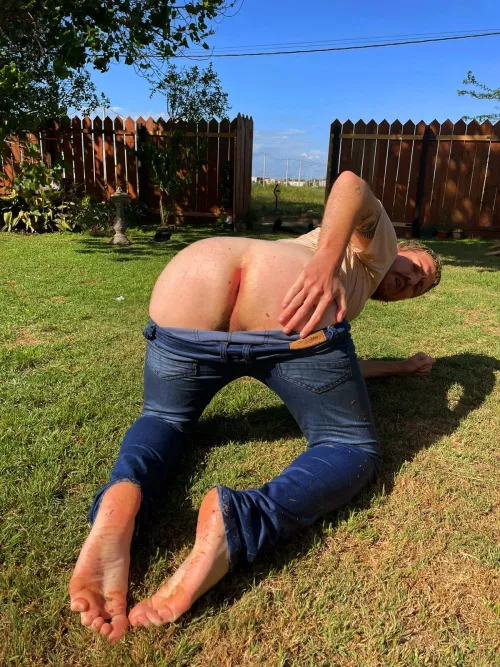 Hi neighbour 👀🥵 by ProperZone7773