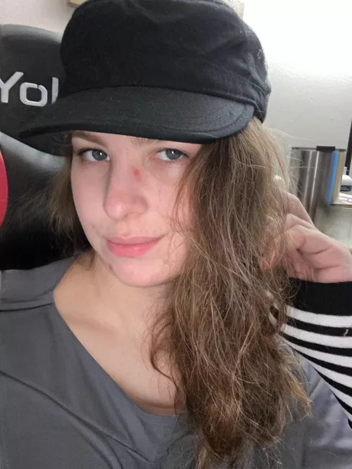 Hi! New to this fem thing p.s ignore my acne 😤 by Punk_Pixie