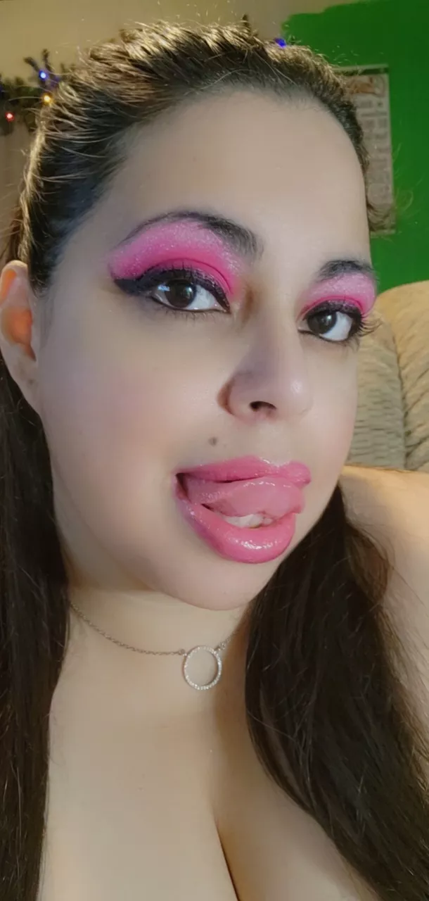 Hi 🥰 posted by VixenCupcake