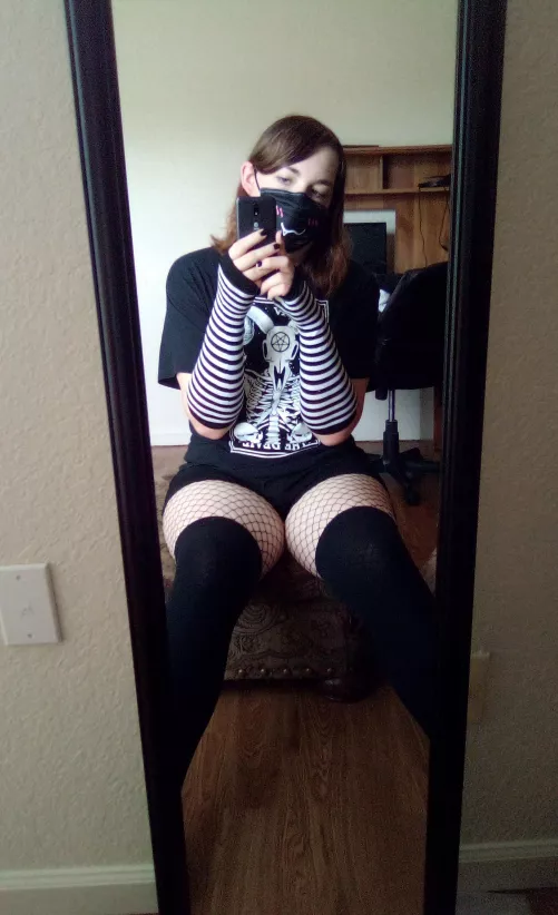 Hi~💜 by SenpaiKitties