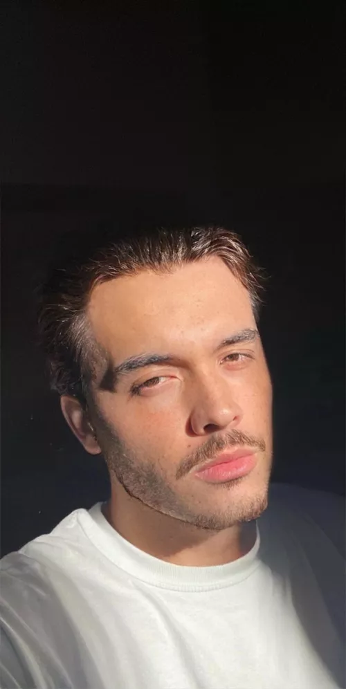 Hi :) really bored looking to chat by SmqiQue