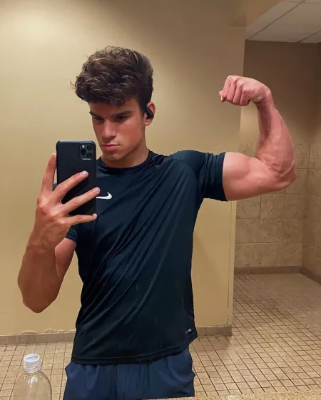 Hi! Sharing my bi bi for Bisexuality Day for the bi bromos! by MacaroonElectrical55