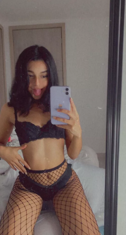 Hi there by misshottiex